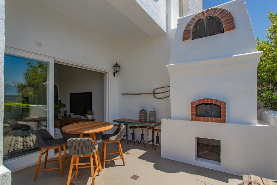 4 Bedroom Property for Sale in Devonvallei Western Cape